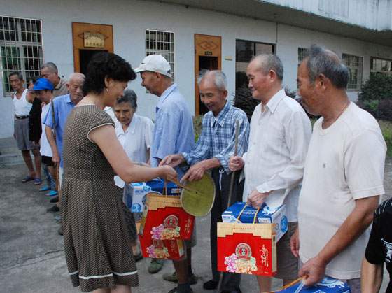 仁和集團(tuán)走訪慰問樟樹市福利院